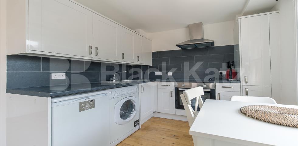 			AVAILABLE NOW!, 1 Bedroom, 1 bath, 1 reception Flat			 Medina Road, HOLLOWAY 